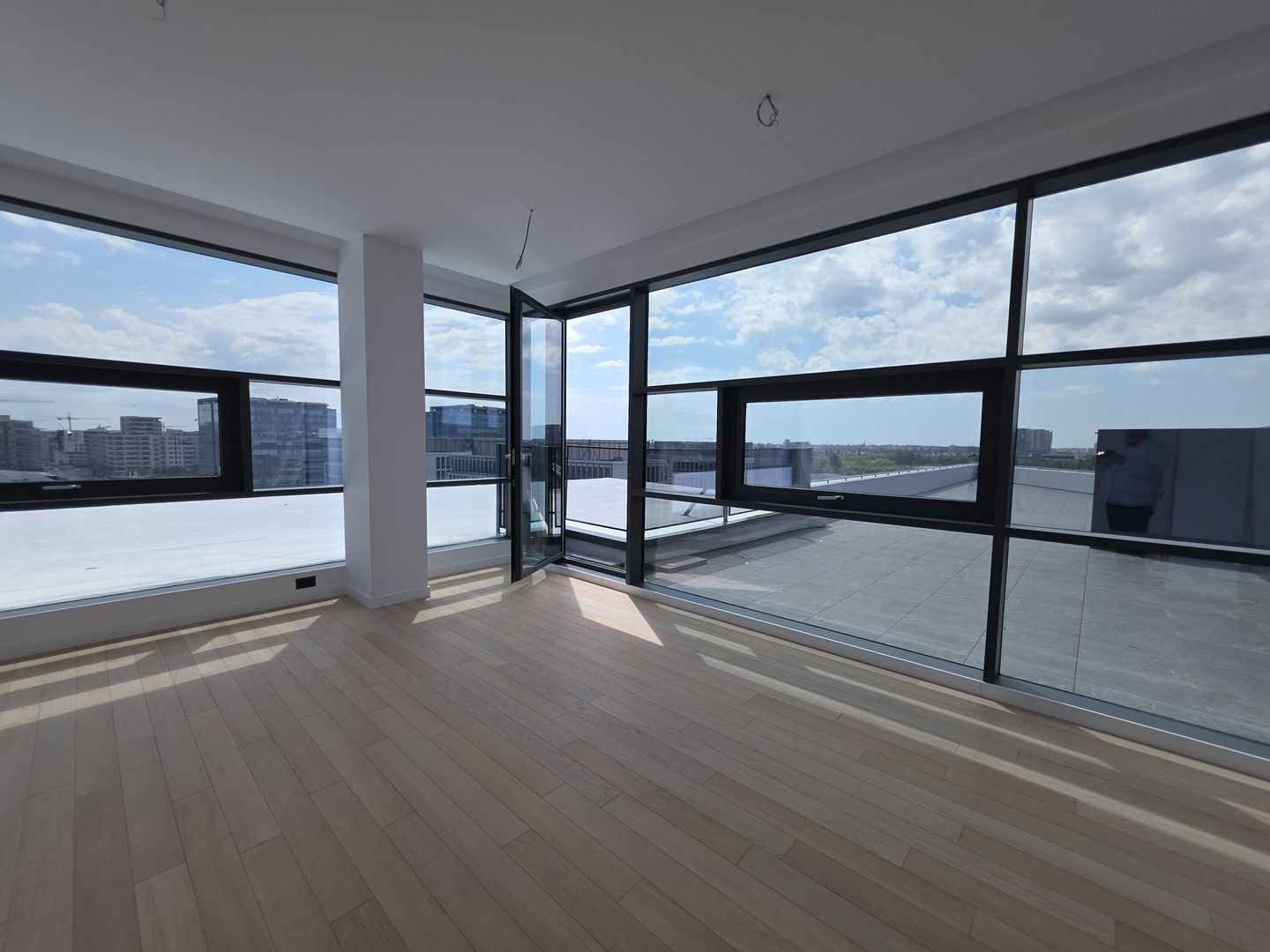 Penthouse 3 camere , terasa imensa cu view unic - Poză 6