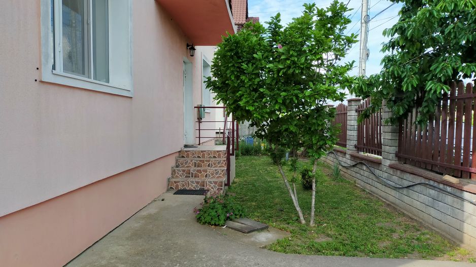 Casa cu 3 apartamente în Dumbravita aproape de pădure - Poză 23