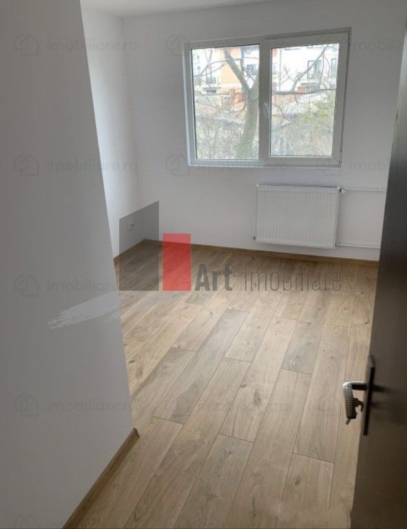 Apartament cu 3 camere de vanzare in zona Chibrit/1 Mai/Calea Grivitei - Poză 5