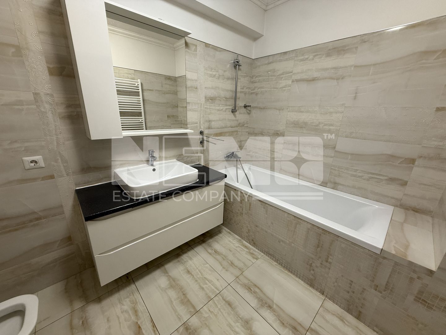 Apartament Central | 3 camere | 95 mp + boxă + parcare | Parter - Poză 12