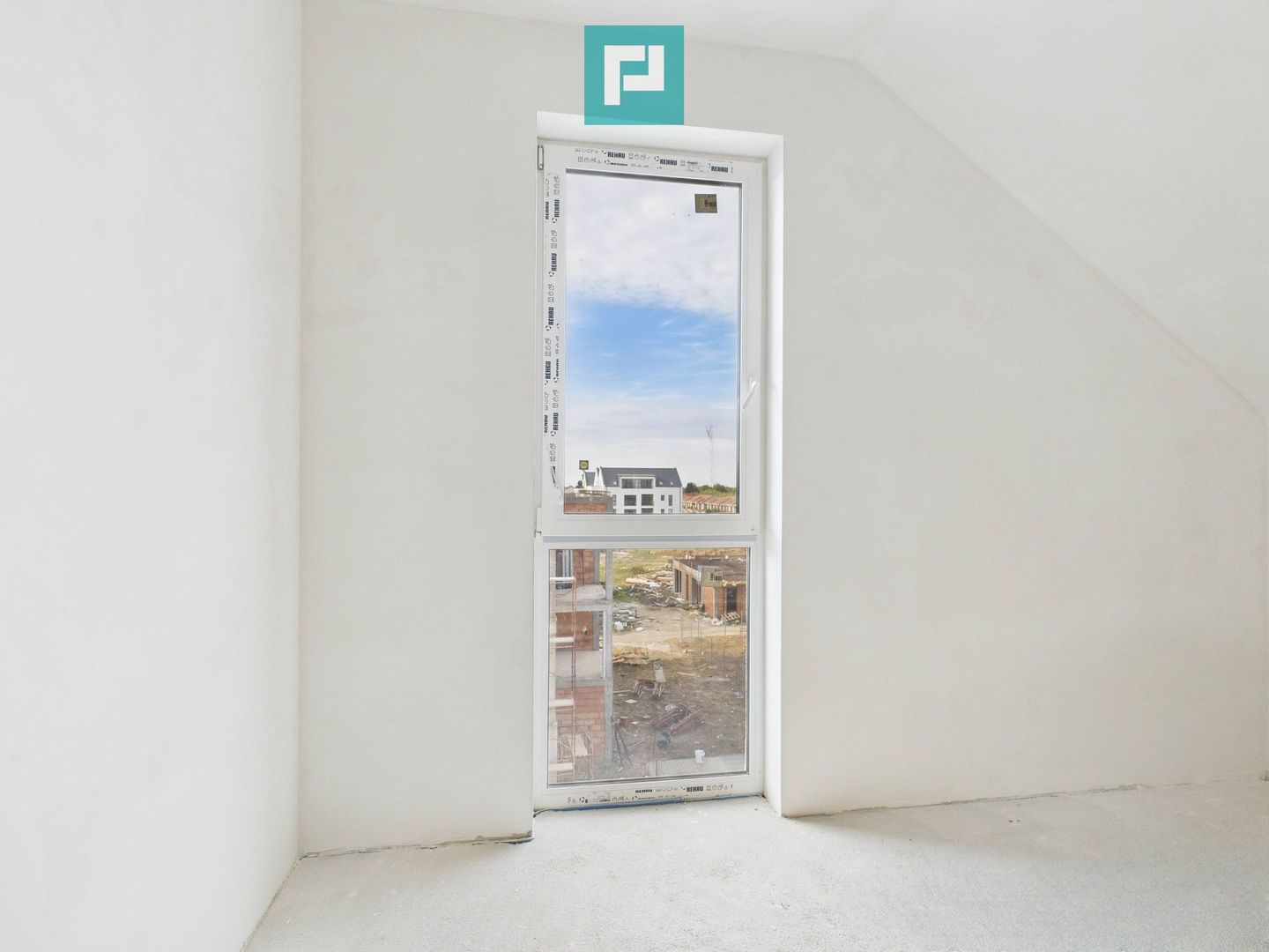 Apartament la mansardă în Freidorf - Shopping City - Poză 9