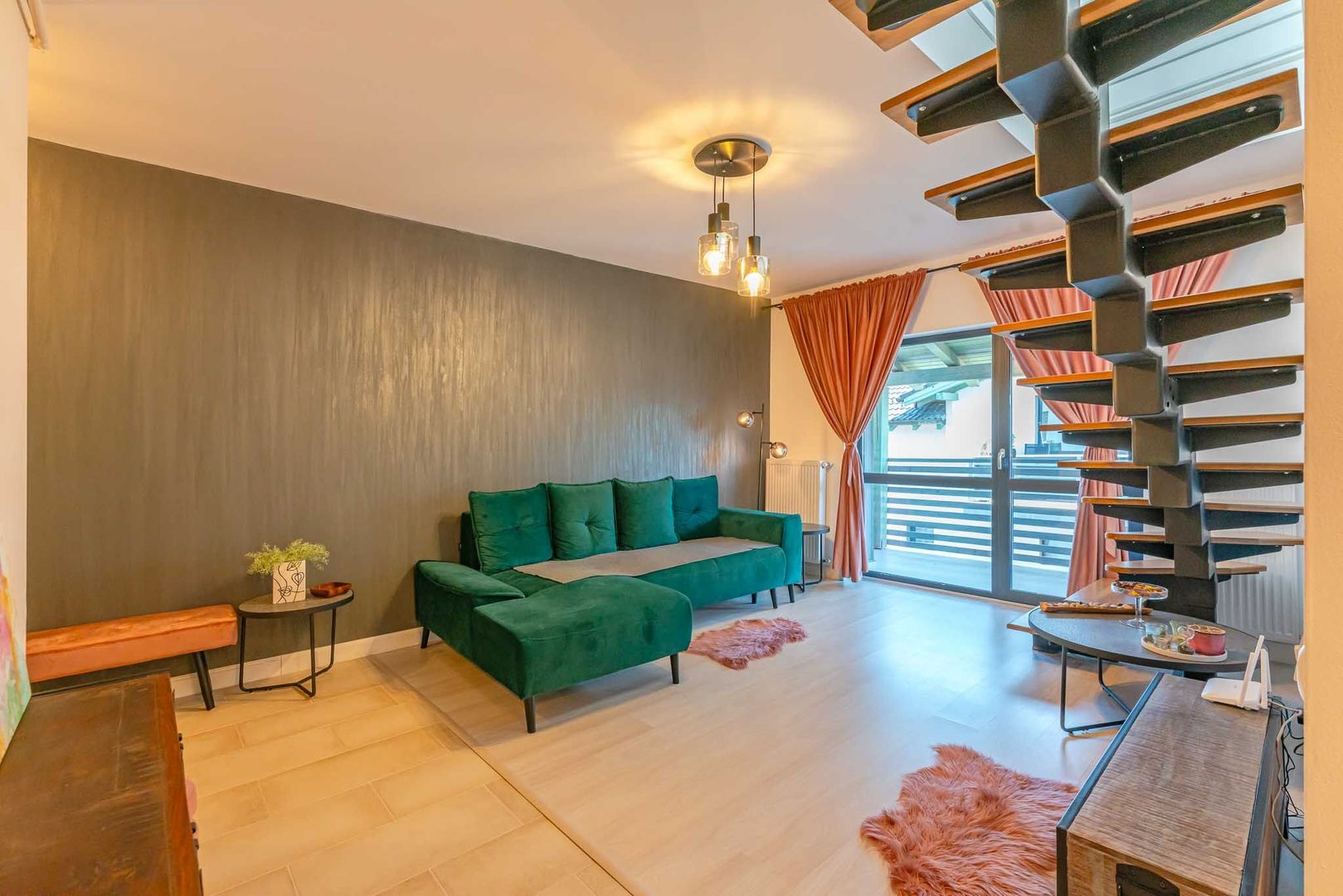 Locuință modernă cu loc de parcare, disponibilă în Sânpetru Residence - Poză 1