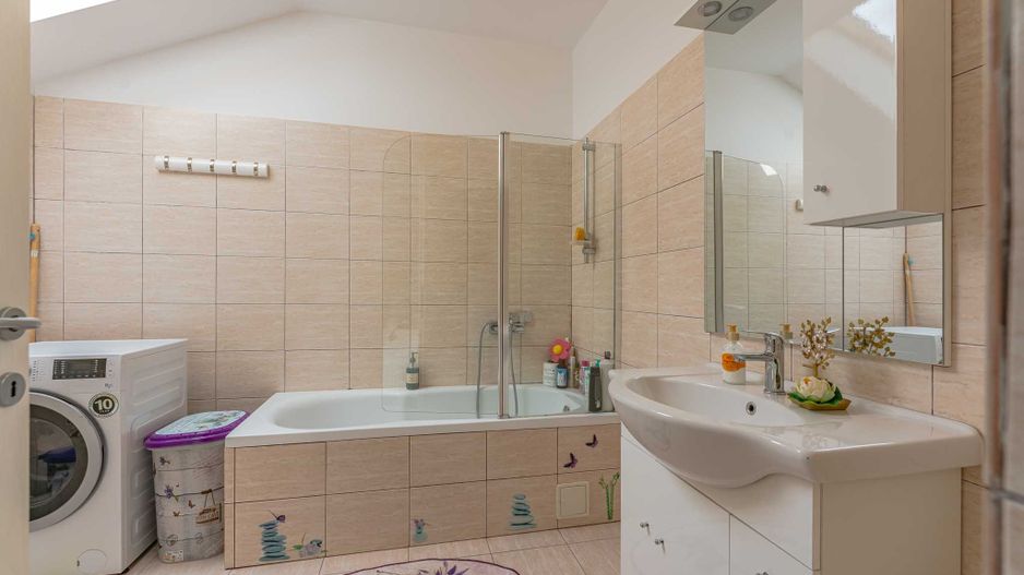 Casă familială în Sânpetru, pe strada Speranței - Poză 13