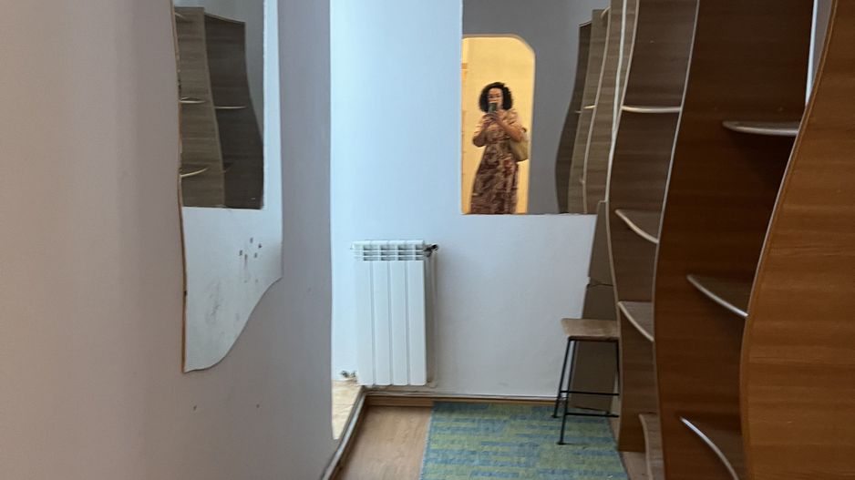inchiriez apartament 2 camere.,zona Bulevardul Revolutiei,et.1,dec - Poză 2