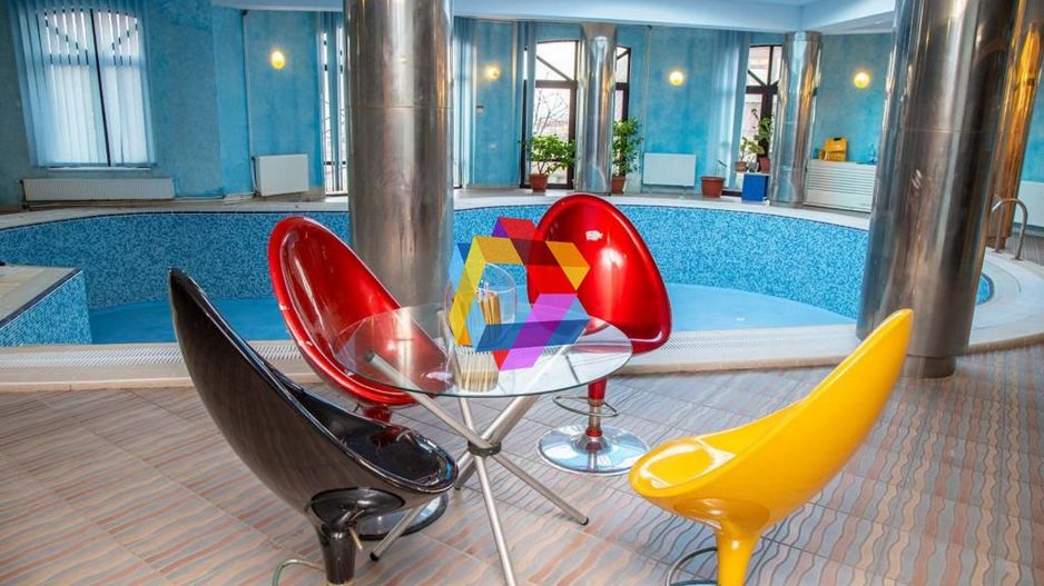 Conac cu piscina - 1810 mp - Poză 12