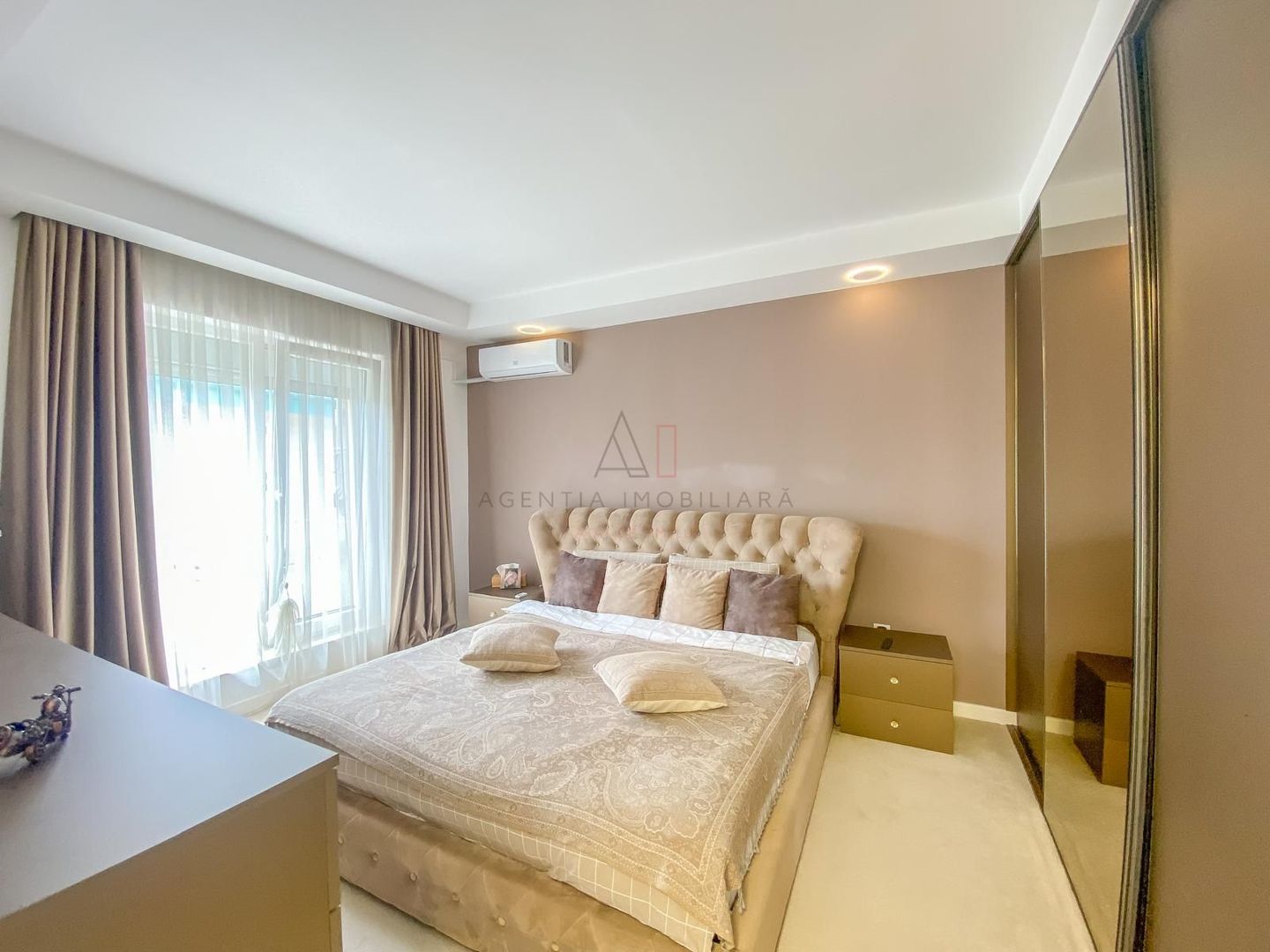 Casa 3 camere - Complex Cosmopolis - Poză 9