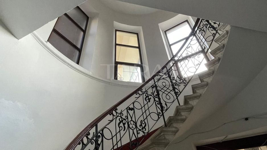 EXCLUSIVITATE. Apartament interbelic. Confort și eleganță. UMF - Poză 3