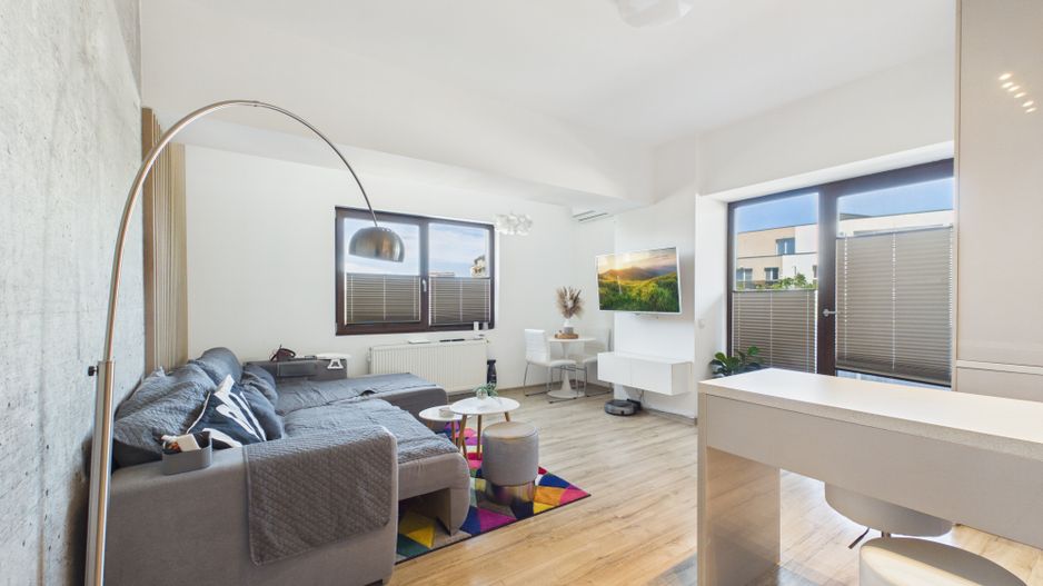 Apartament cu 3 camere de vanzare, centrala proprie - Mihai Bravu - Poză 2