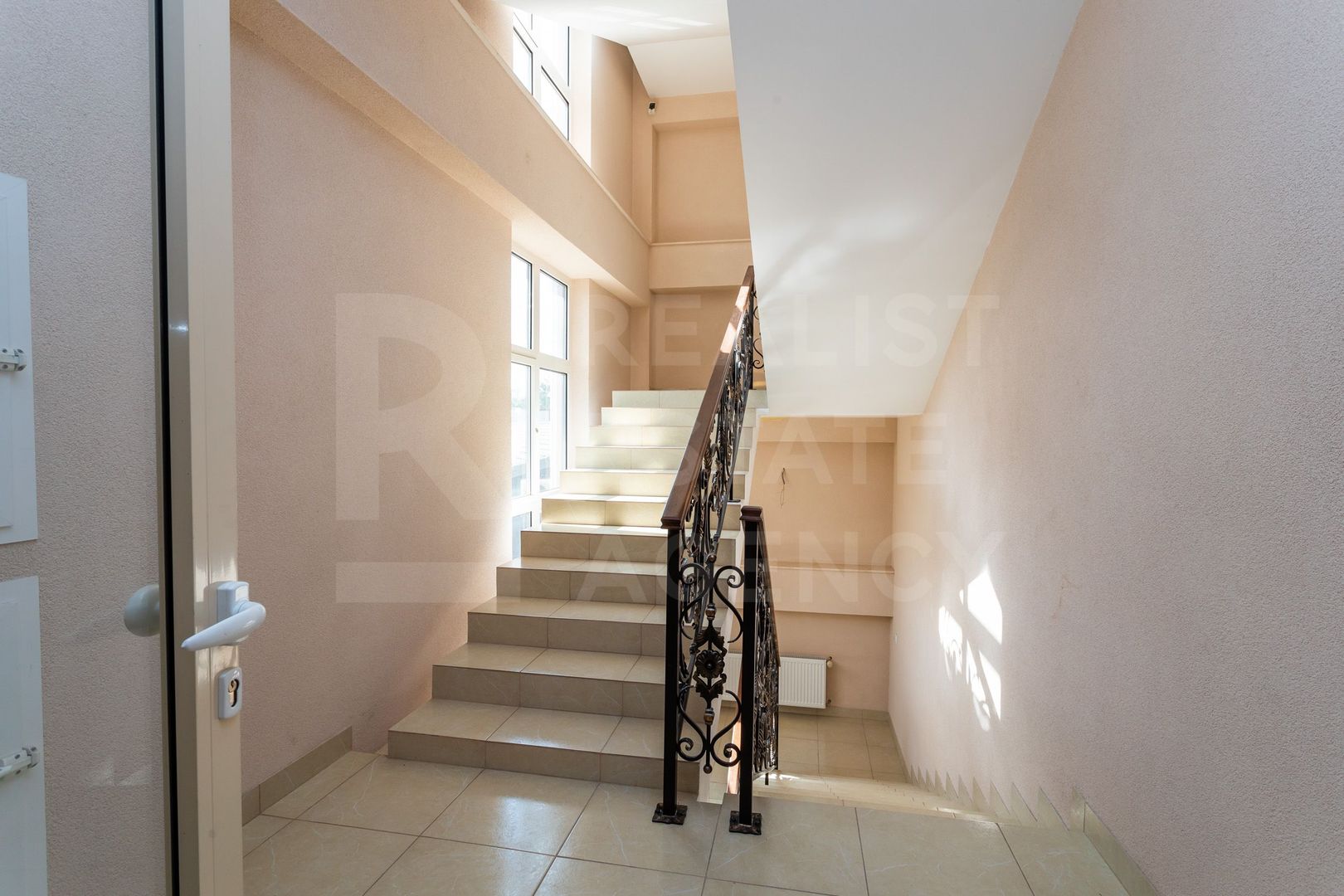 Apartament spațios cu 3 camere pe str. Trandafirilor - Poză 18
