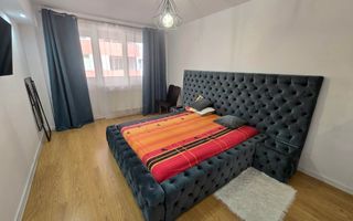 Apartament cu 3 Camere, Bloc Nou, Zona Centru - Poză 2