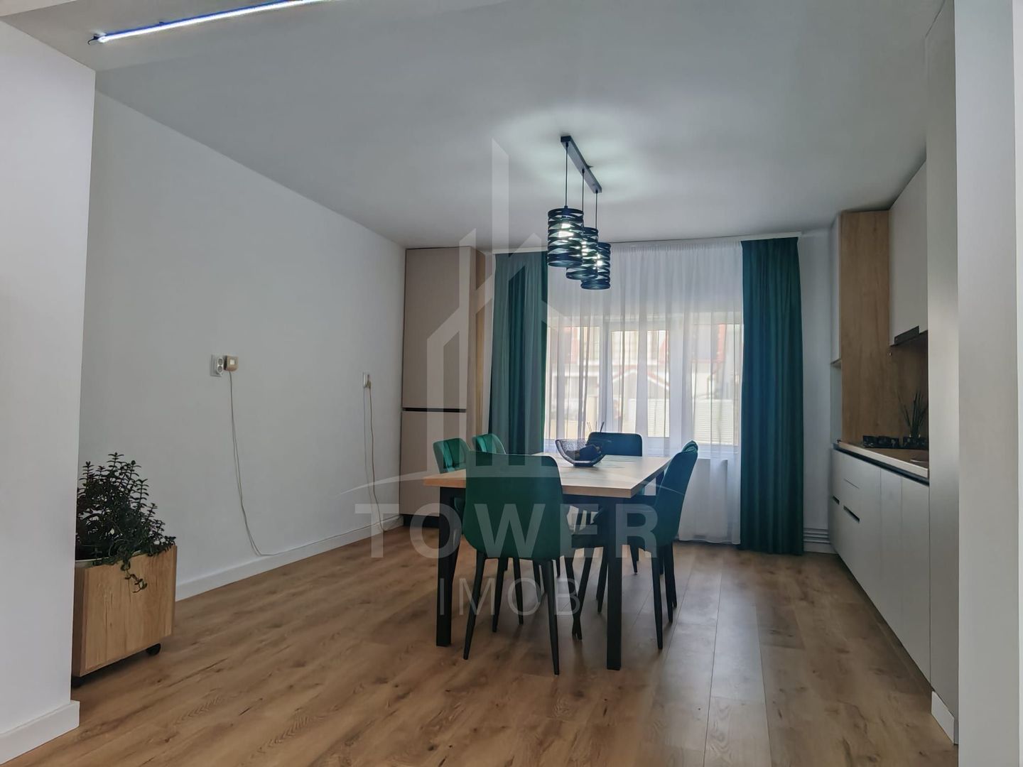 Casă individuală cu 2 apartamente și anexă generos de 100 mp - Poză 3