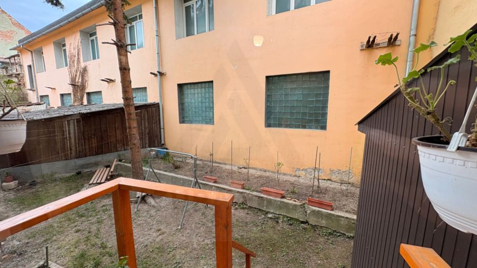Apartament decomandat 70 mp utili 2 bai pivnita si curte 58 mp Central - Poză 17