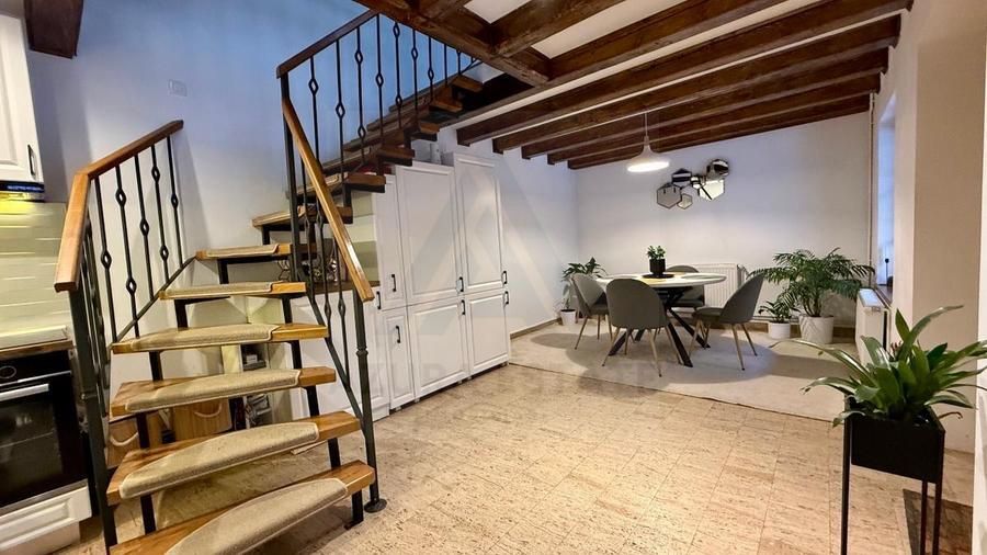 Casa ultracentral 3 camere 2 bai si curte privata pe Balcescu - Poză 1