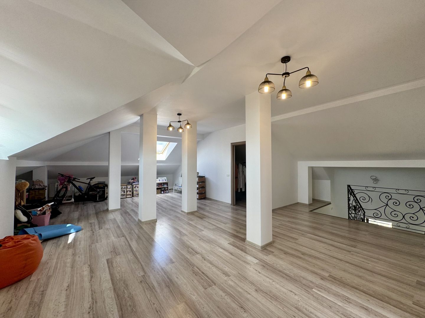 Berceni - VILĂ UNICAT, spațioasă, curte 1.000 mp, la 7 min metrou - Poză 35