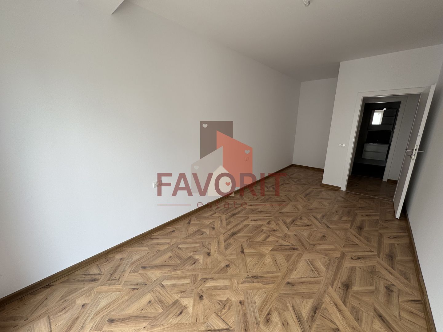 Etaj intermediar. Loc de parcare. Disponibil imediat - Poză 4