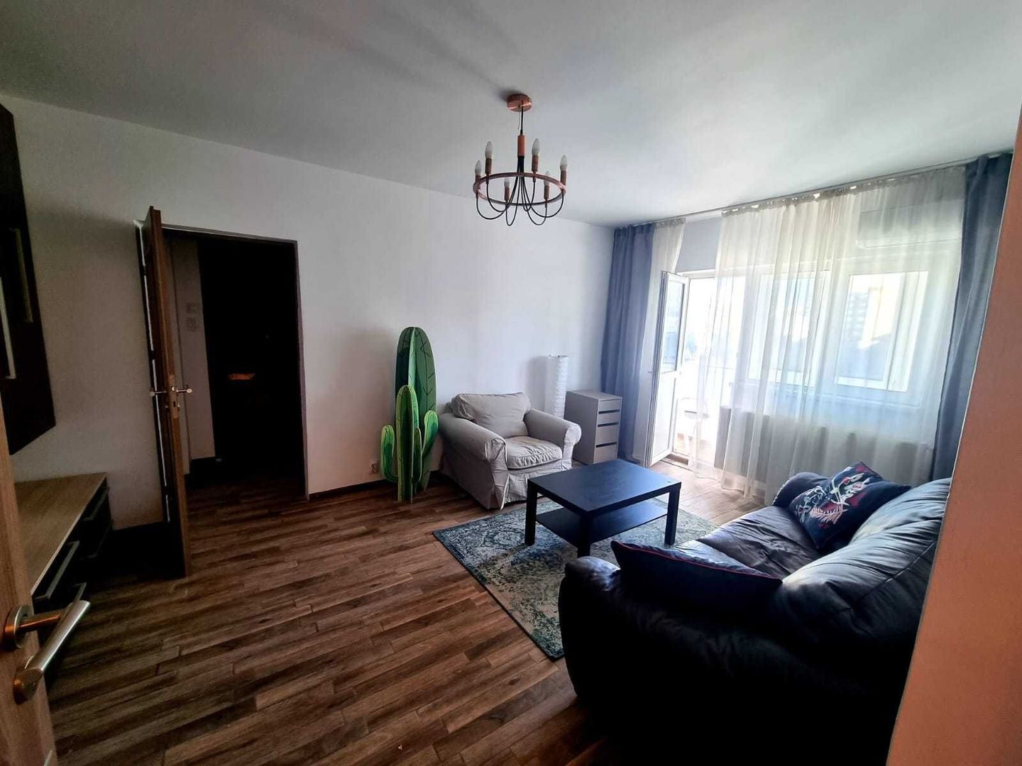 2 camere -54 mp- Mega Mall - Poză 8