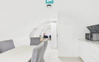 Apartament spațios cu 3 camere, zona centrală - Poză 4