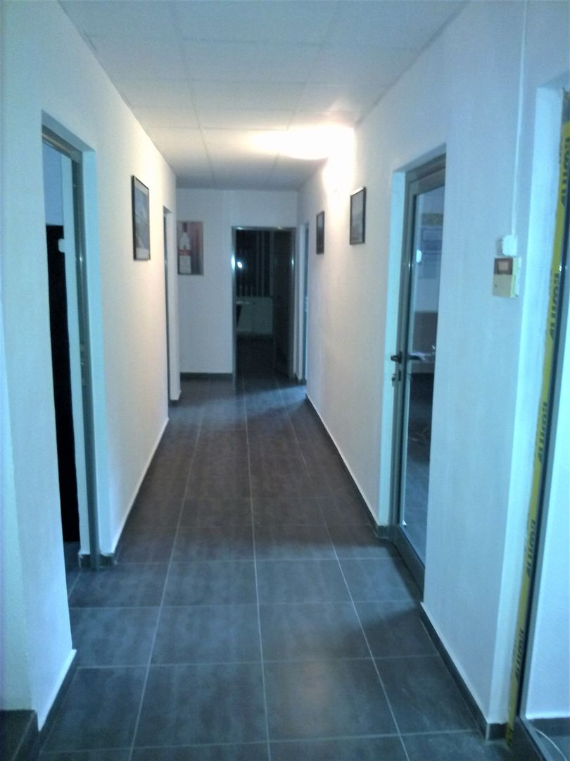 Cladire depozit si birouri cu chirias-Oportunitate investitie - Poză 8