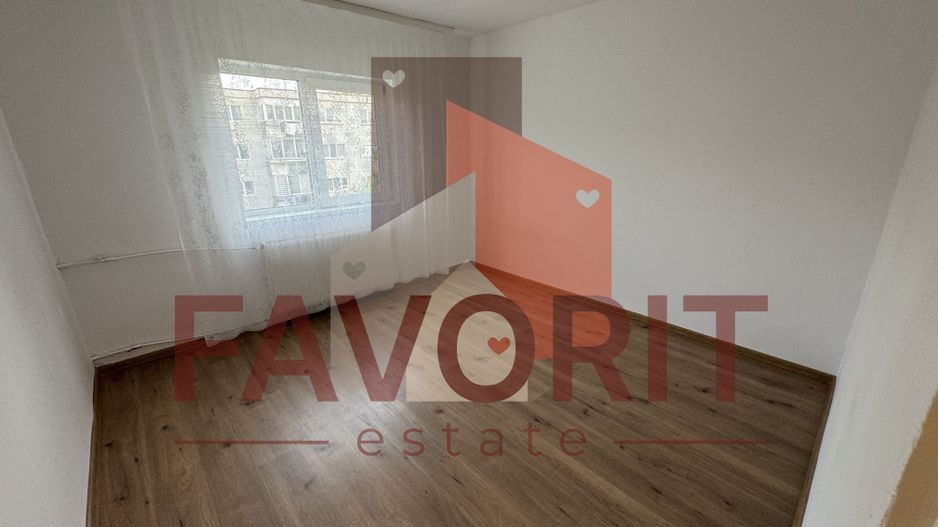 Decomandat. Model spatios. Disponibil imediat. Etaj intermediar. - Poză 12