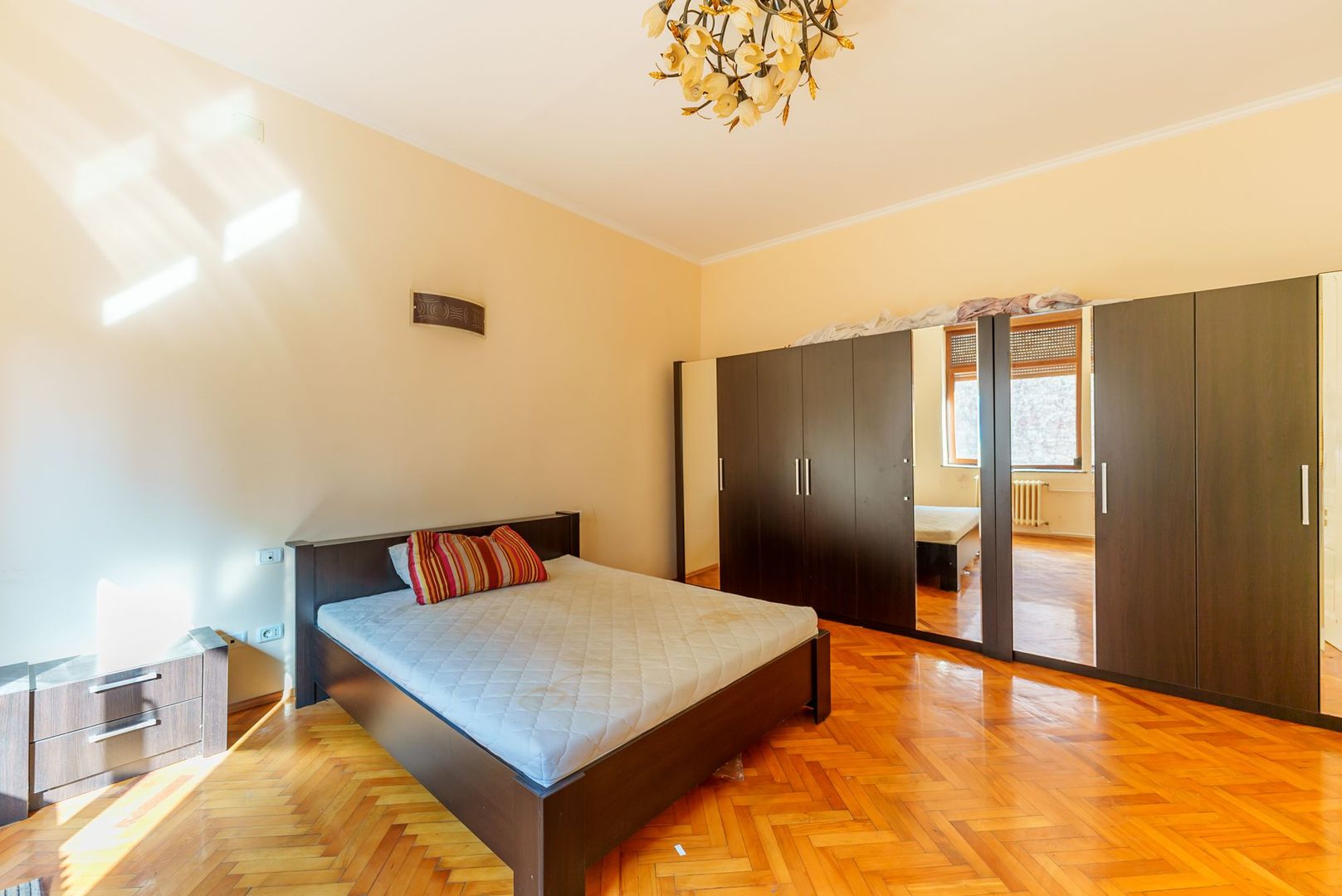 Apartament ultracentral pe Episcopiei - Poză 4