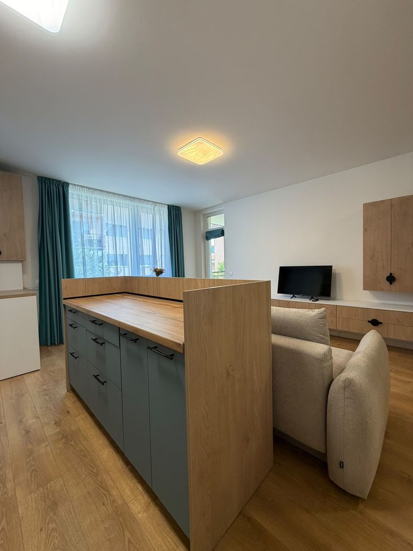 Apartament 3 camere, 2 bai, balcon, etaj intermediar, parcare - Poză 3