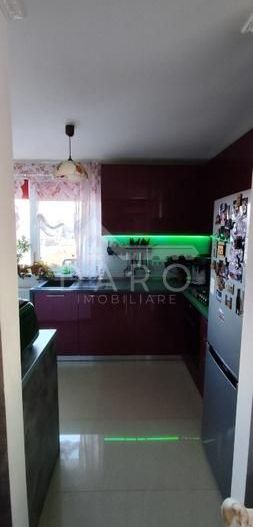 Vând apartament cu 3 camere - Poză 8
