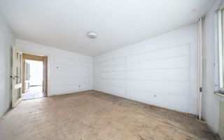 Triaj-Coresi-3 camere+2 bai-70 mp utili NERENOVAT - Poză 4