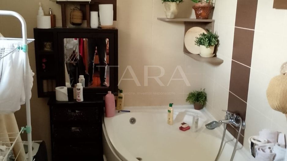 Apartament la casa, curte interioară,  foișor cu grill. - Poză 5