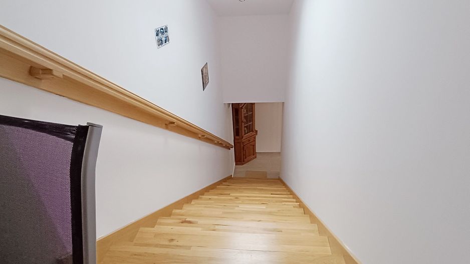 Apartament modern in vila-100mp - Poză 13