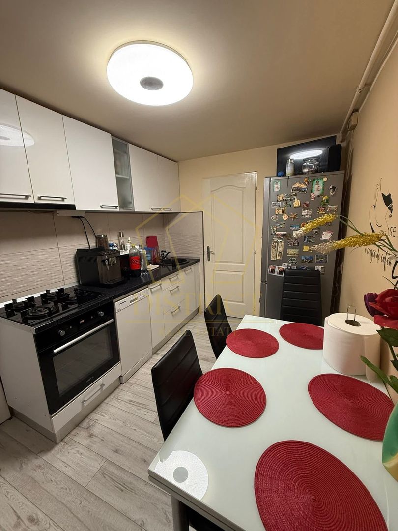 Apartament renovat și decomandat 2 camere | Zona Lunei - Poză 9