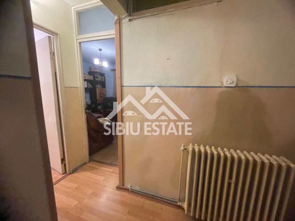 Apartament de vanzare cu 3 camere, decomandat,  2 balcoane, pivnita - Poză 9