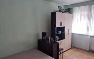 Garsonieră semidecomandată pe strada Dâmboviței, zona Hotel Campeador - Poză 1