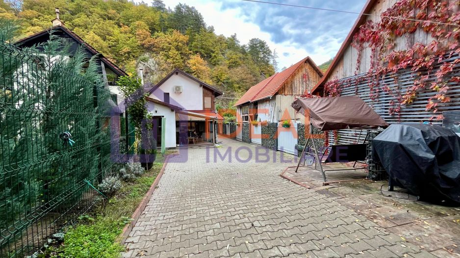 Casă individuală cu 5 camere și curte proprie - în Cisnădioara - Poză 2