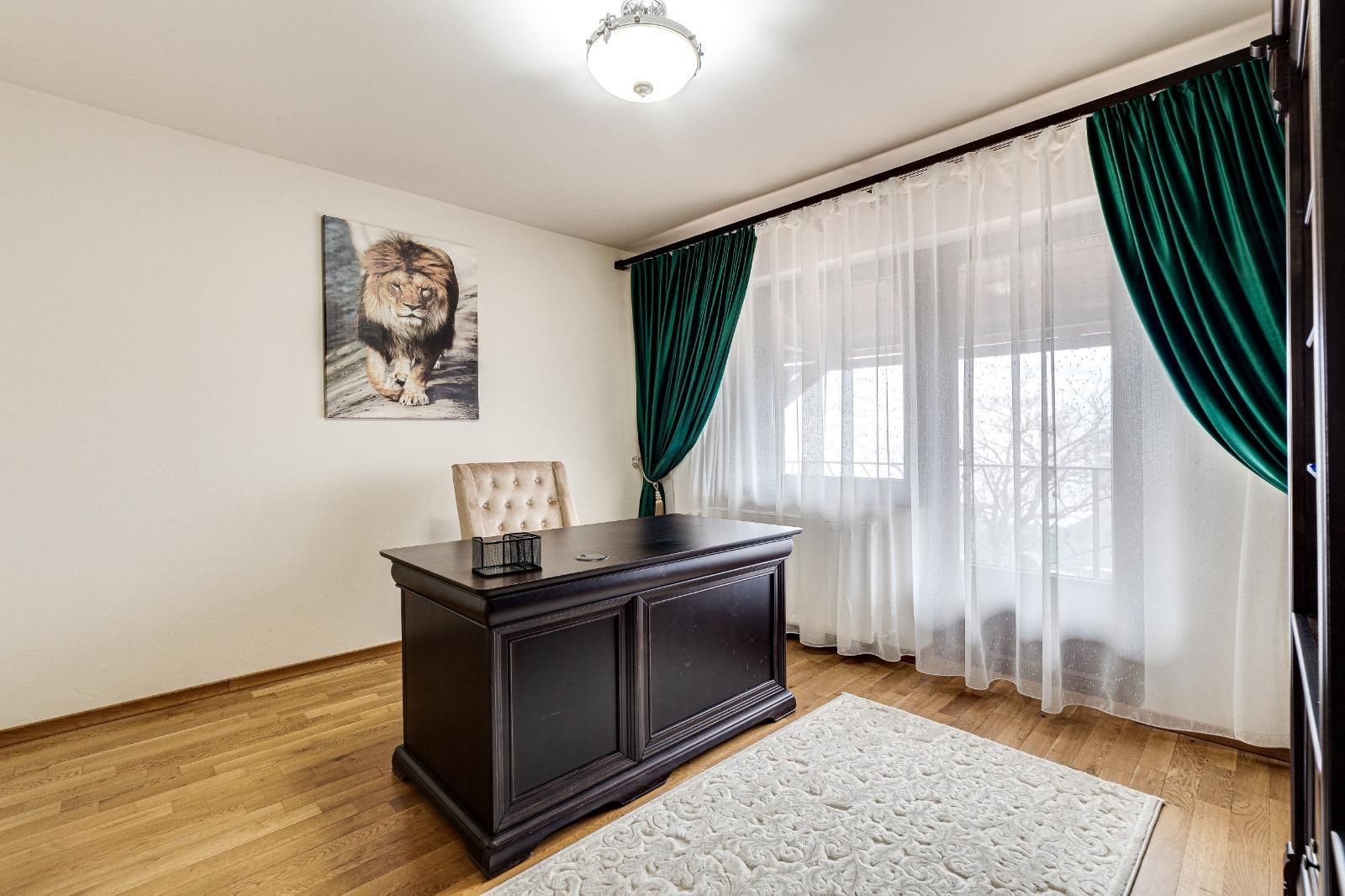Vilă cu 7 camere de vânzare în zona Central - Poză 7
