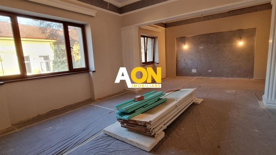 Spatiu Comercial Renovat cu Curte Interioara 7 Euro/mp - Poză 1