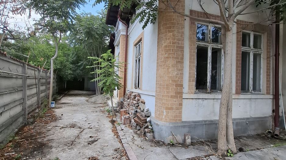 OPORTUNITATE | Vila Eminescu cu teren liber - Poză 1