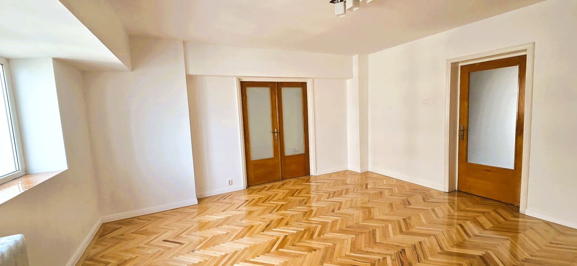 Piața Victoriei, 3 cam. decom, pet friendly, nemobilat, ideal firmă - Poză 1