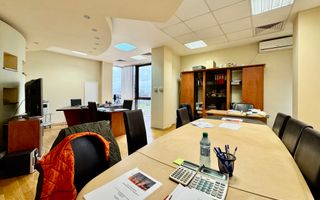 Spațiu pentru birouri langa Funshop Buziașului - Poză 21