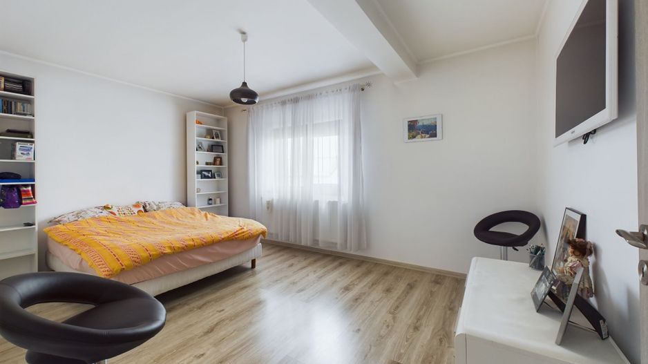 Casă Impresionantă Curte Generoasă Construcție de Calitate Berceni - Poză 7