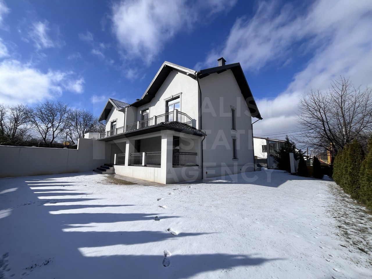 Vânzare, Duplex, 2 nivele, 4 camere, strada Aron Pumnul,Cricova - Poză 1