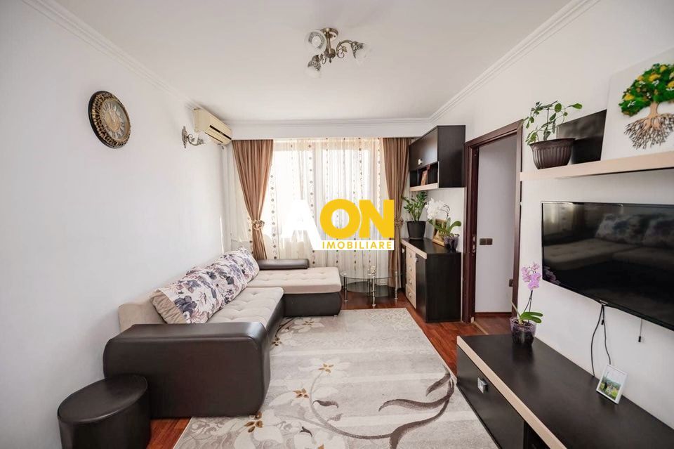 Apartament 3 camere, etaj 3, + boxa la subsol, ultracentral - Poză 1