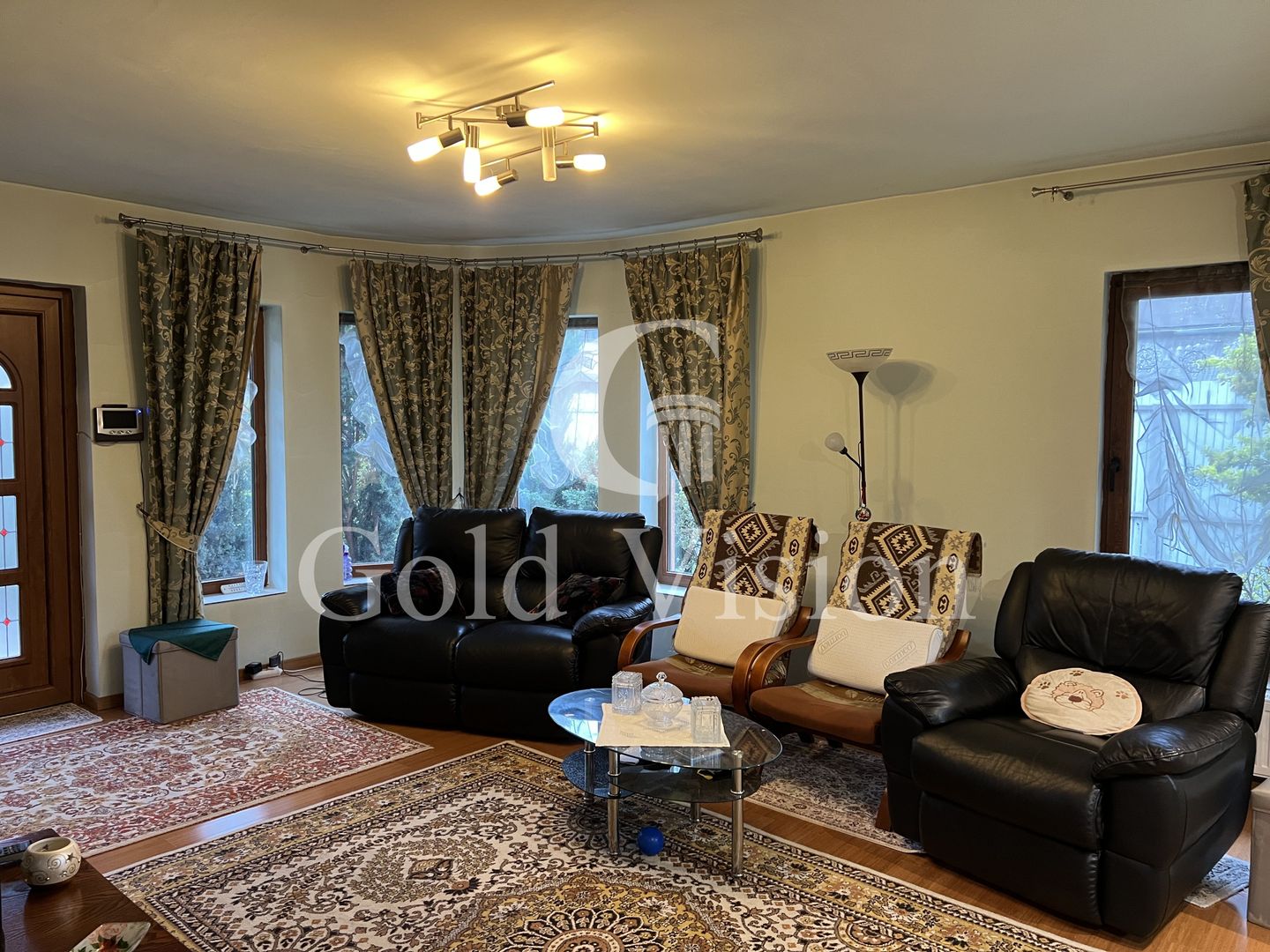 Casă cu 5 camere + anexă cu garaj, mobilată complet, str. Gh. Șincai - Poză 1