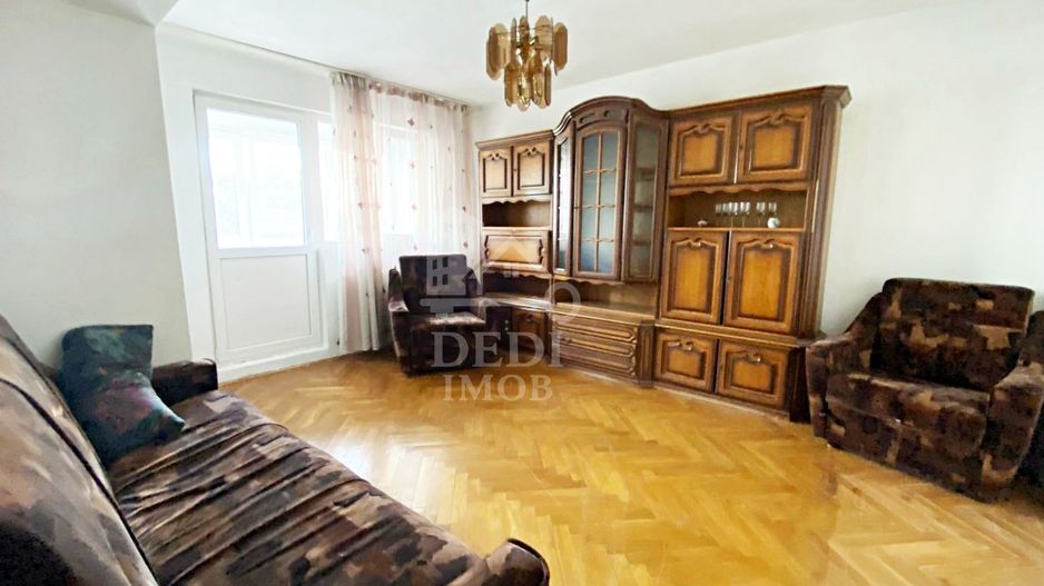 Apartament cu 3 camere de vanzare zona Bulevardul Dacia, Oradea - Poză 1