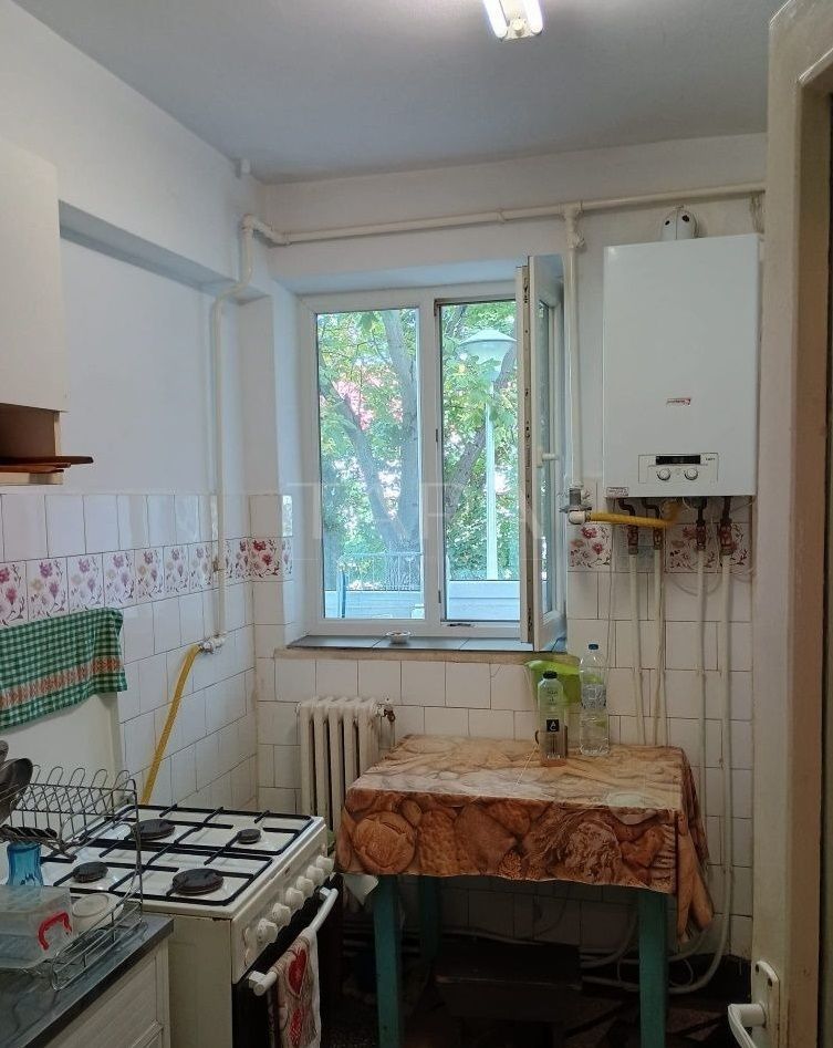 Vând Apartament 3 Camere în Cartierul Gruia, Zonă Liniștită - Poză 3