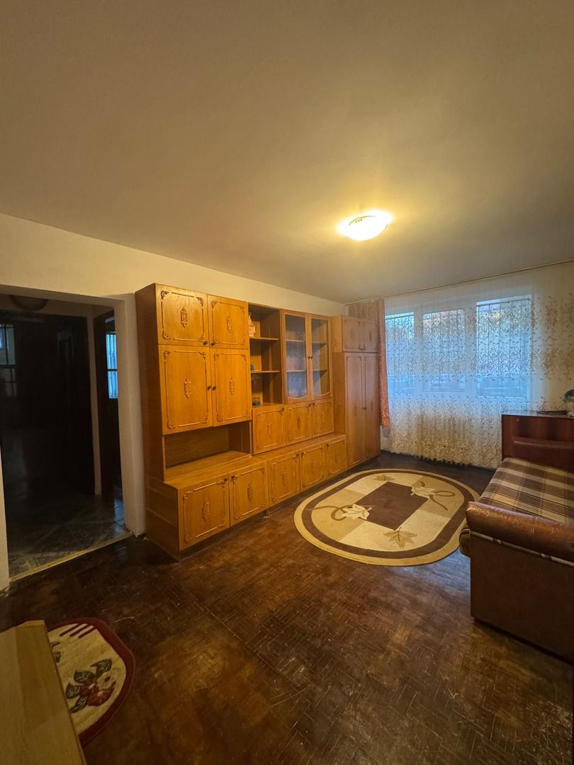 Apartament 2 camere zona Rogerius - Poză 1