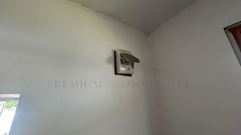 Casă de vânzare în centrul Oituzului, DN11 - Poză 8