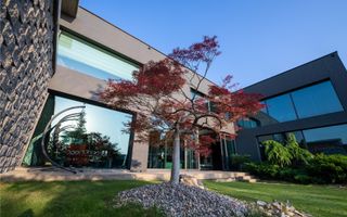 Proprietate unica de vanzare cu 3 corpuri de clădire - Poză 1