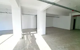 Spatiu comercial vitrine, vad stradal - Poză 12