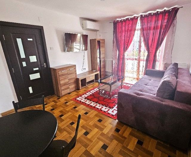 APARTAMENT RENOVAT METROU ZONA GARA DE NORD - Poză 1