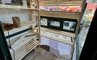 Tonetă/Chioșc de vânzare în Piața Alexandru cel Bun, Iași - Poză 2